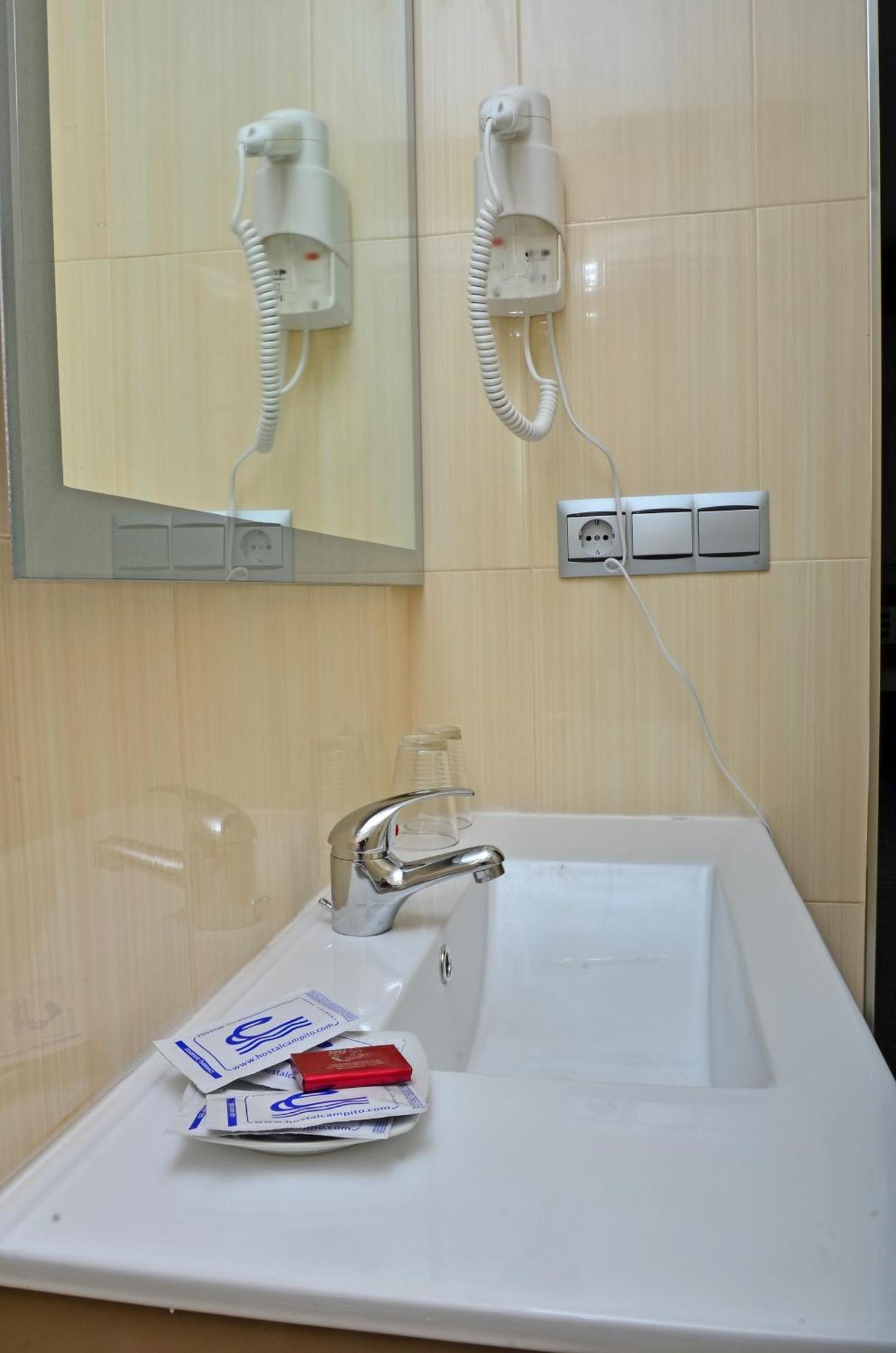 Hostal Campito Conil De La Frontera Rom bilde